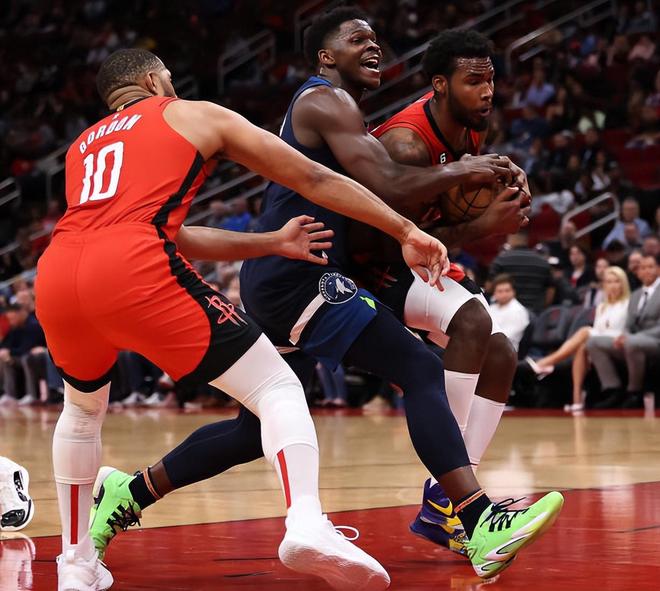 乌迪内斯锋线球员换位试验，取得一定效果的简单介绍