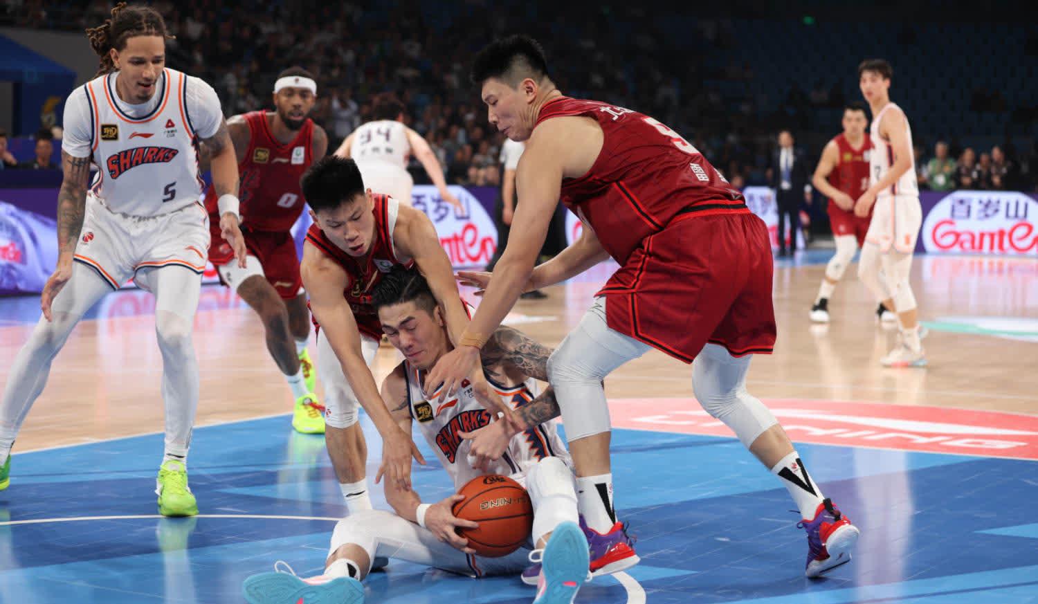 PG电子官网-包含现场气氛热烈！球队气势如虹击溃对手的词条