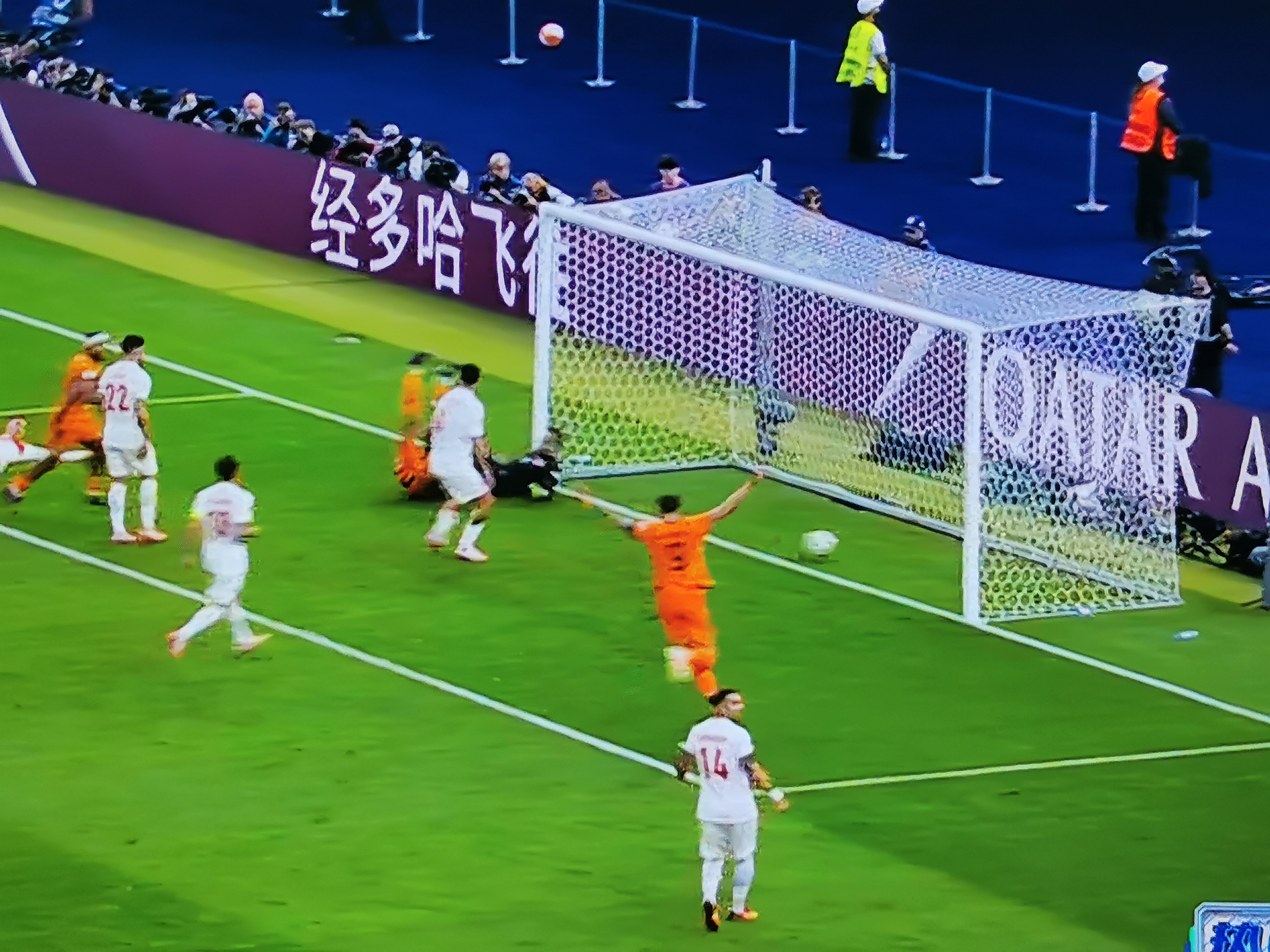 英格兰队惨遭失败，欧预赛晋级前景扑朔迷离的简单介绍