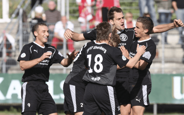 柏林赫塔主场失利，球迷情绪低落