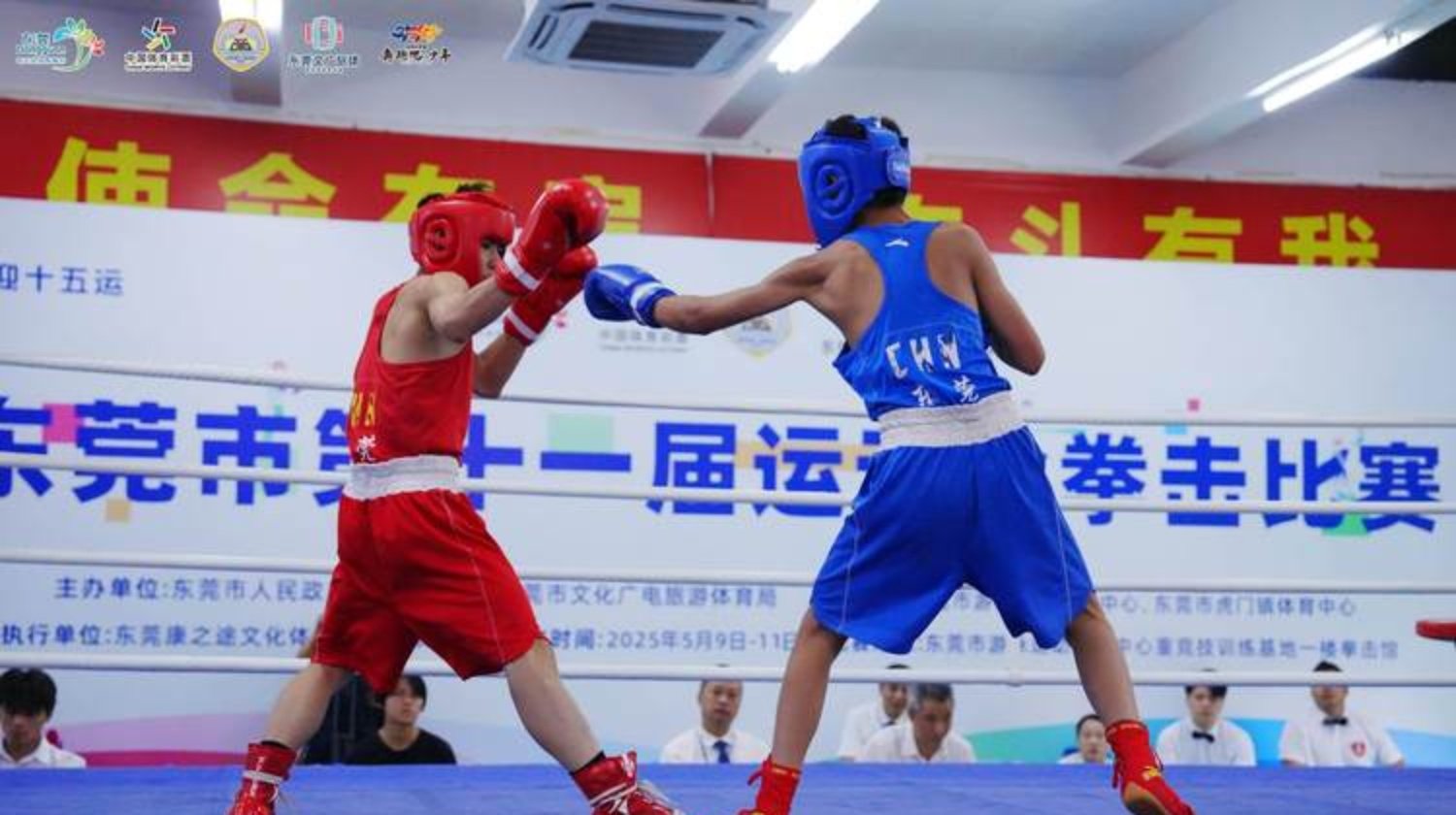 哈萨克斯坦拳击队员展现实力