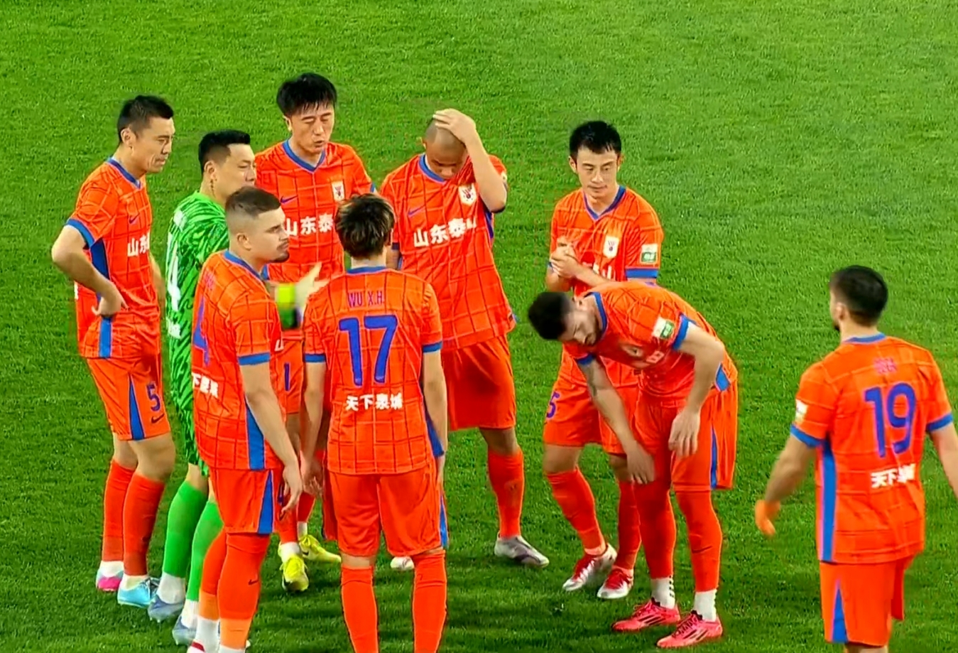 命运赛颠簸，球队跌入降级区，迎战关键战的简单介绍