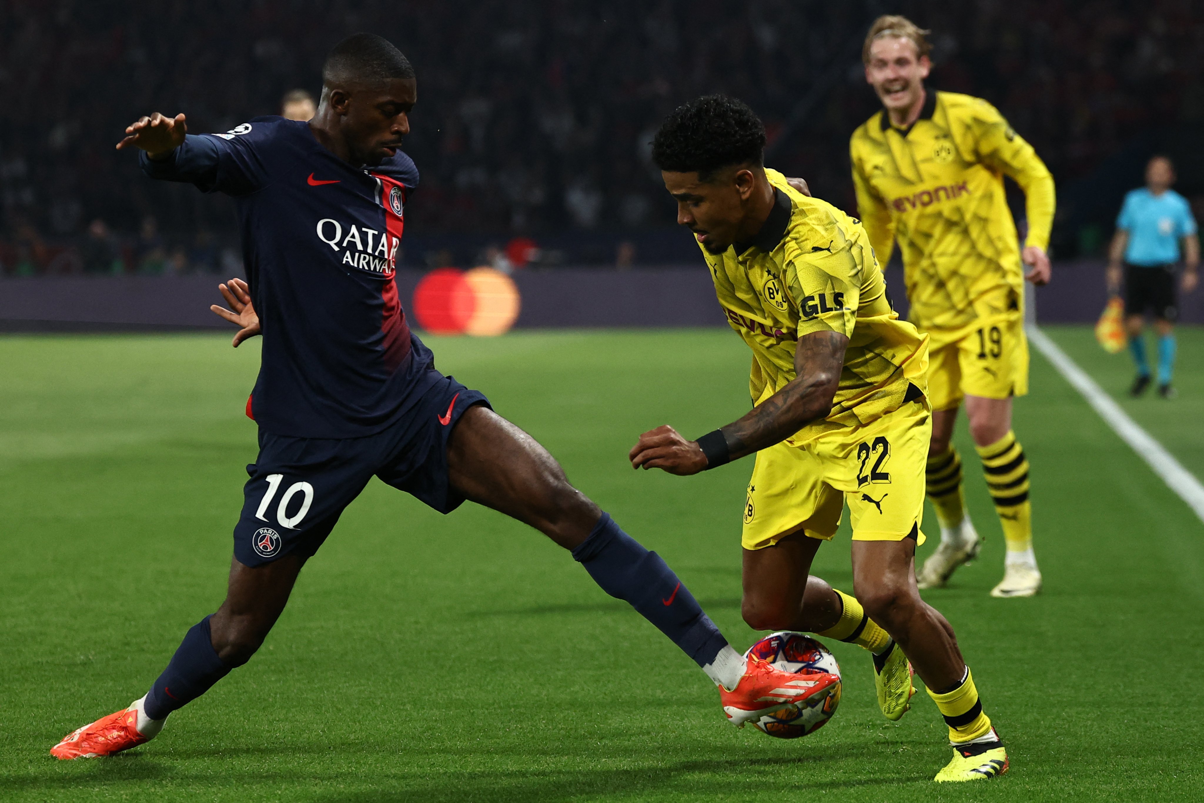 PG电子游戏-梅西半场梅开二度，巴萨客场大胜巴黎圣日耳曼的简单介绍