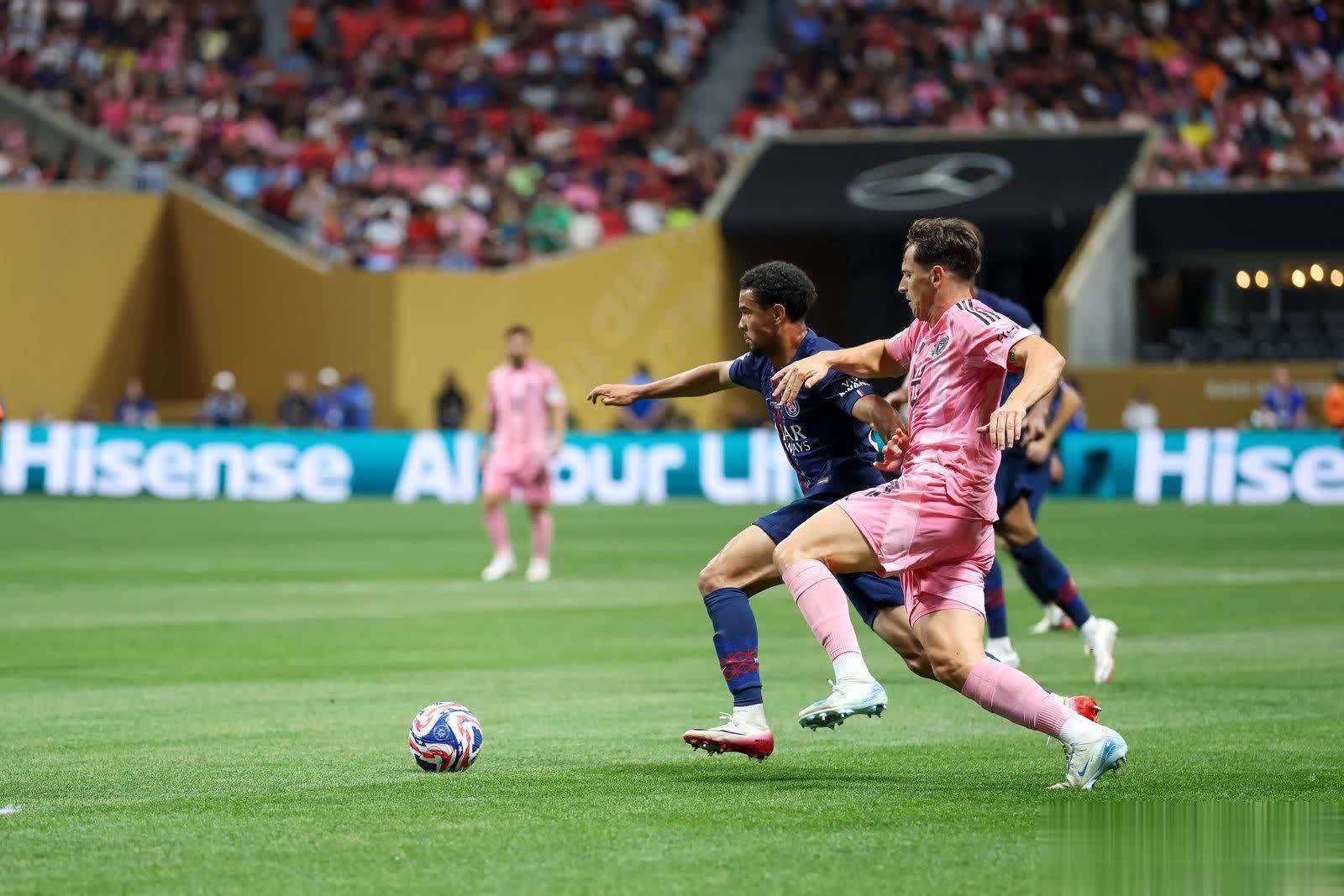 梅西半场梅开二度，巴萨客场大胜巴黎圣日耳曼的简单介绍