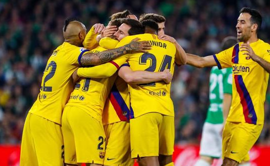 里昂强势那不勒斯，德容送出助攻的简单介绍