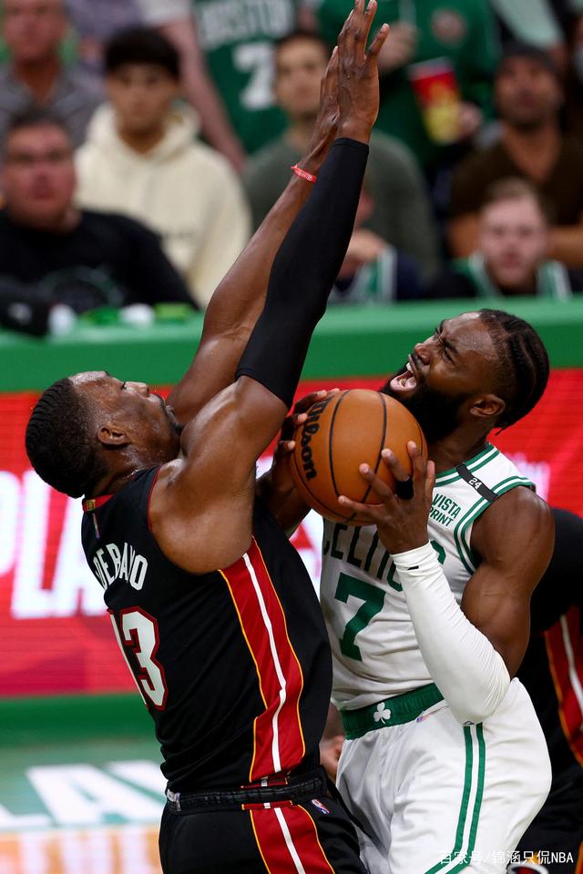 关于凯尔特人碾压鹈鹕，乔治统治全场的信息