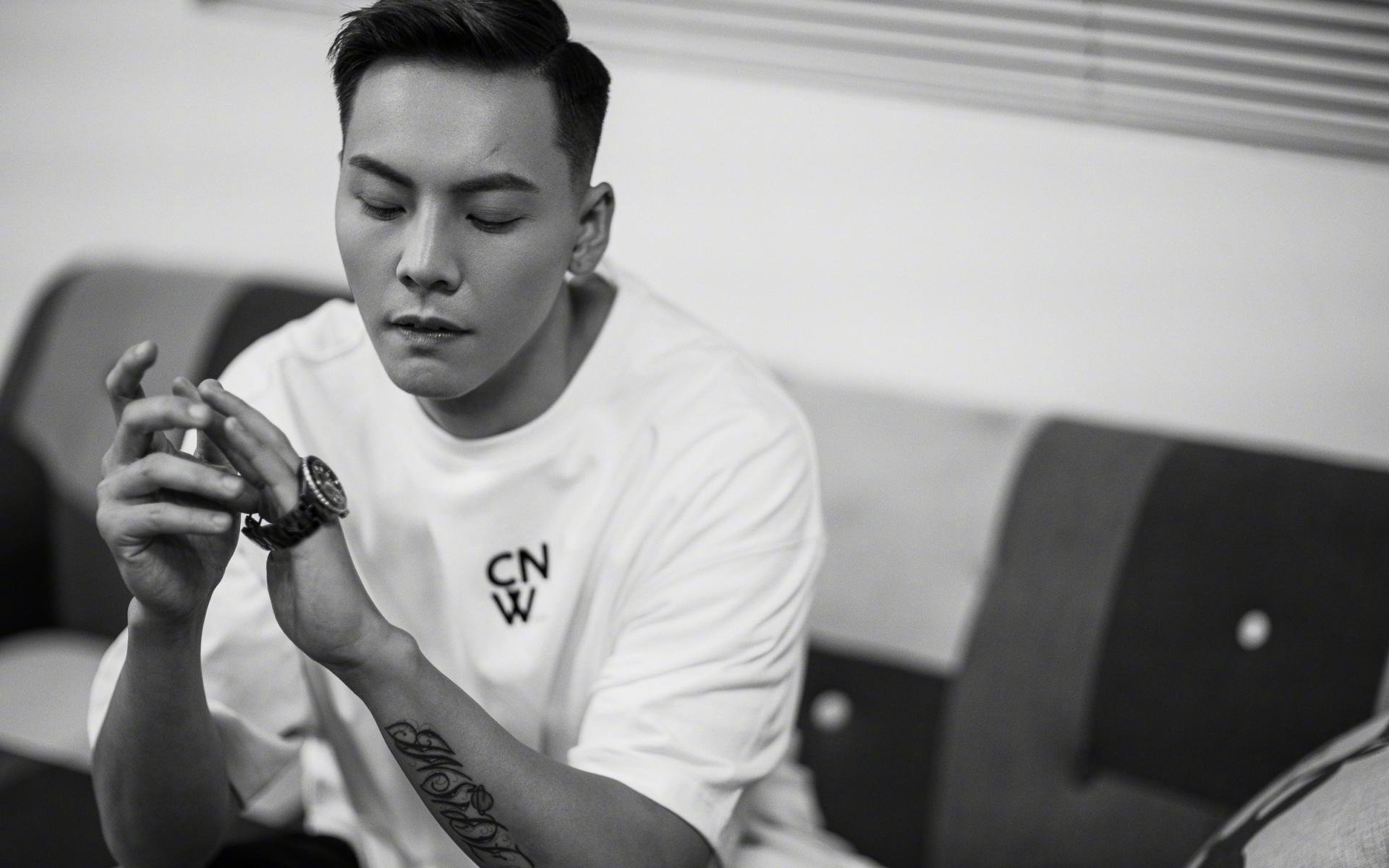 凯尔特人强压独行侠，欧文成为关键先生，一场战术与意志的较量