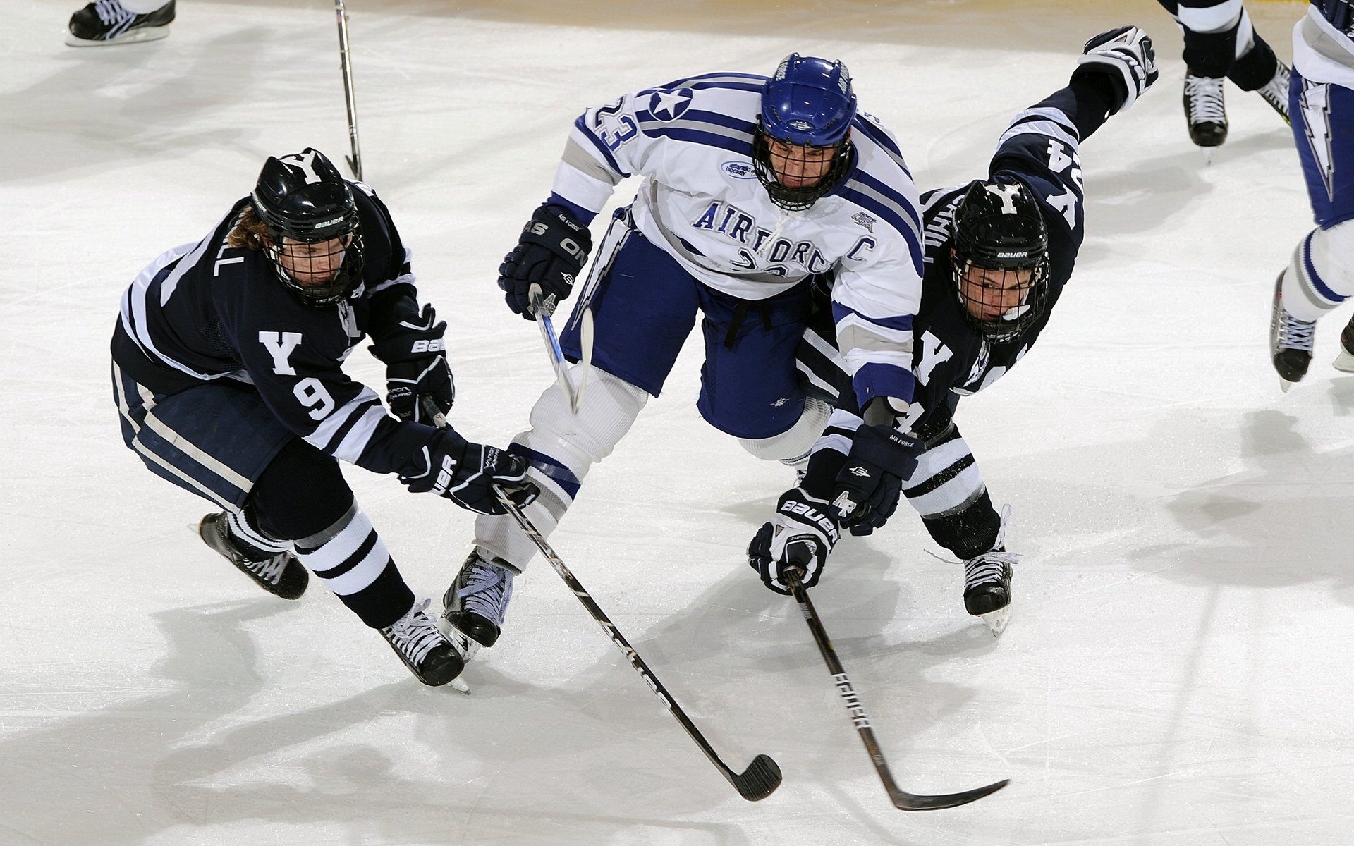 克莱神射定乾坤，北京队全面压制公牛