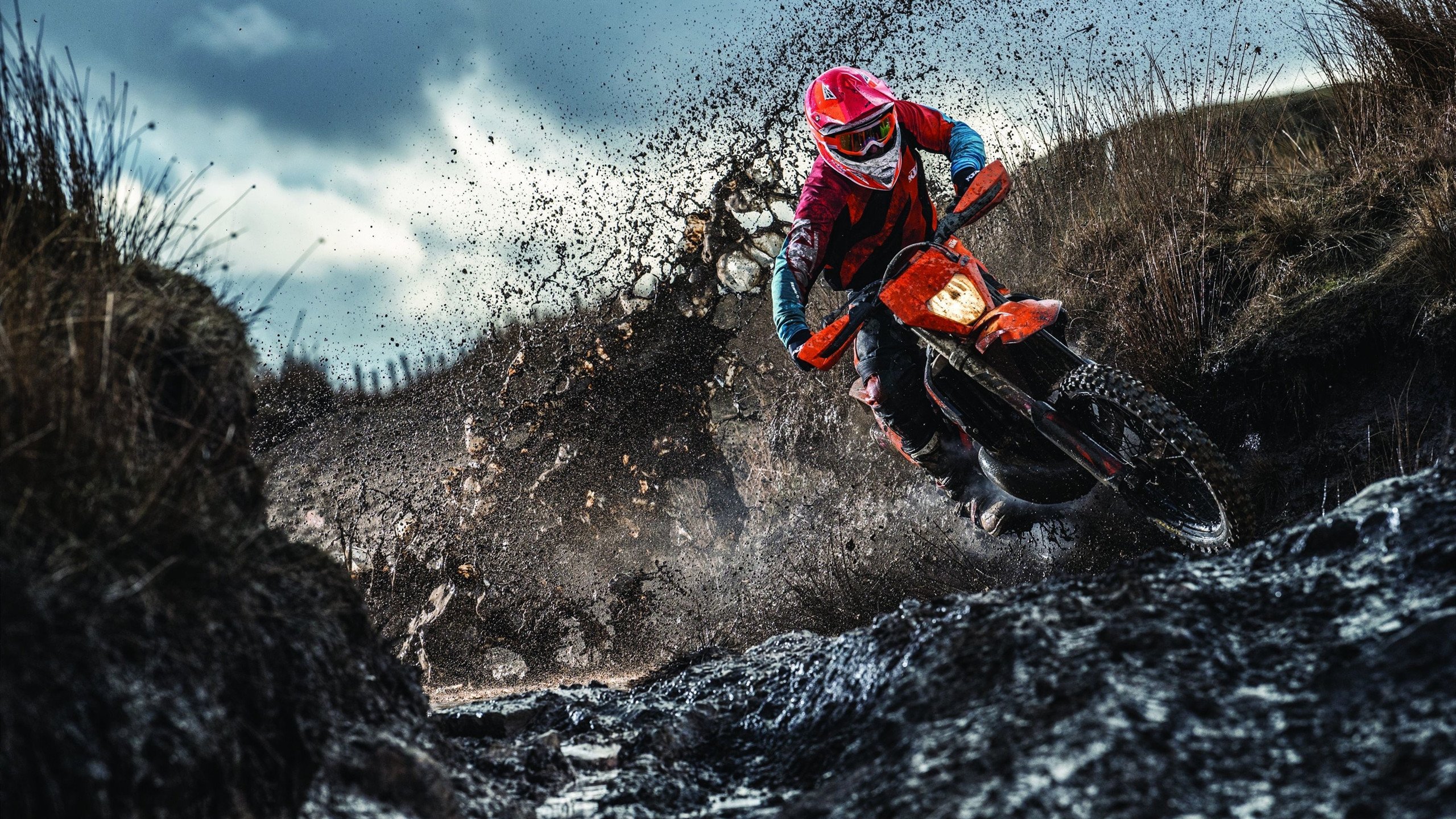 雷霆万钧!F1新赛季揭幕战,红牛突围,法拉利猛追,关键战役定调全年