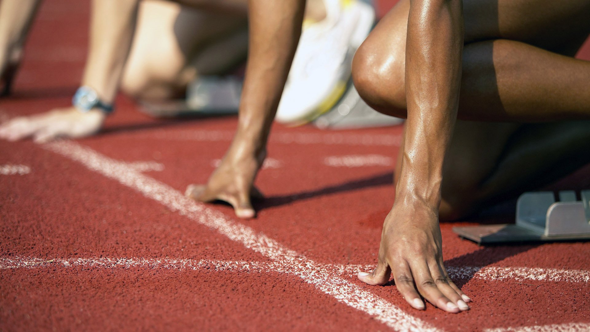 赛道与球场的双重奏，当班凯罗接管街道，广东击溃广厦